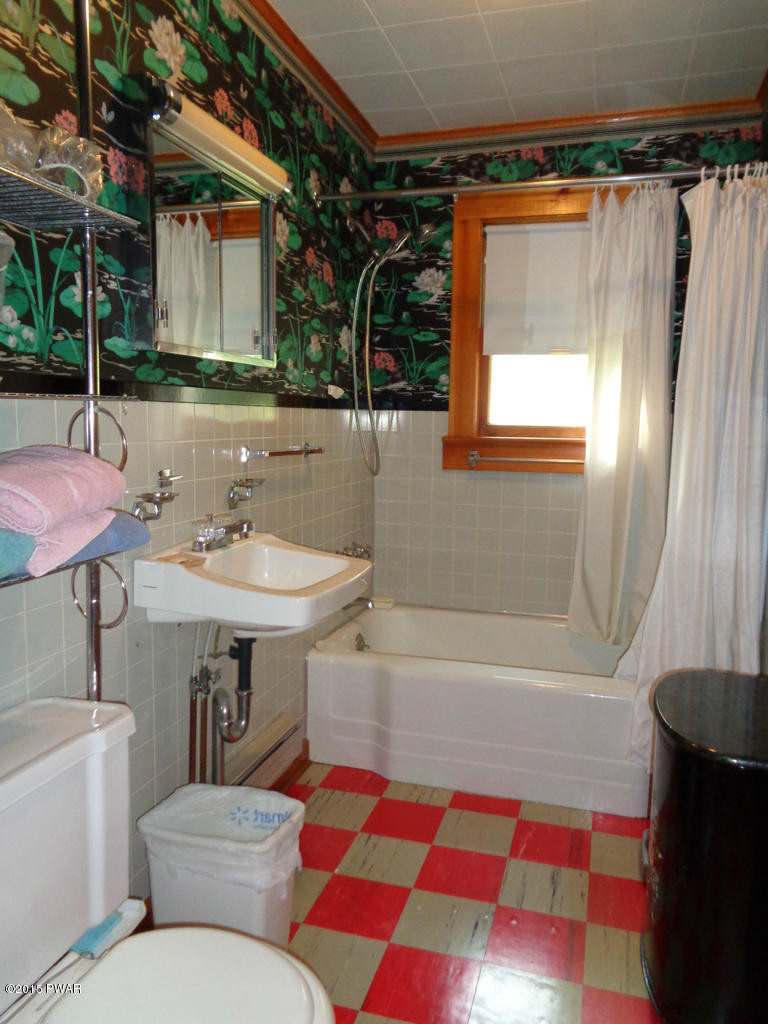 15 Hawleywood Road Hawley, PA 18428 - Photo 21 of 27