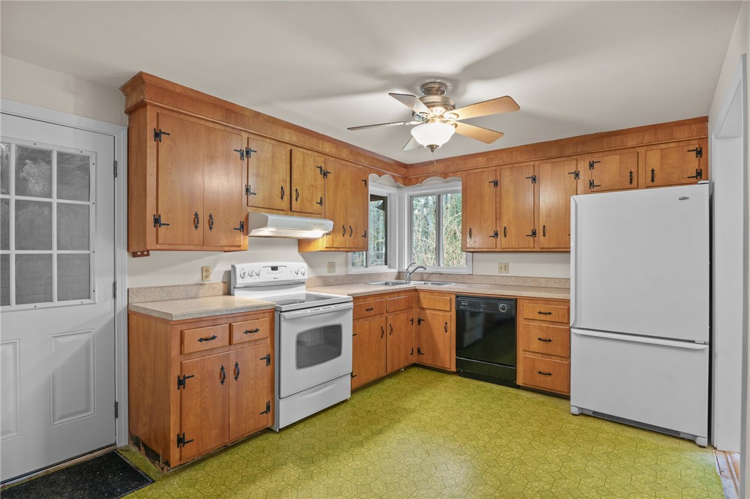 30 Sheffield Hill Road Exeter, RI 02822 - Photo 6 of 42 Kitchen