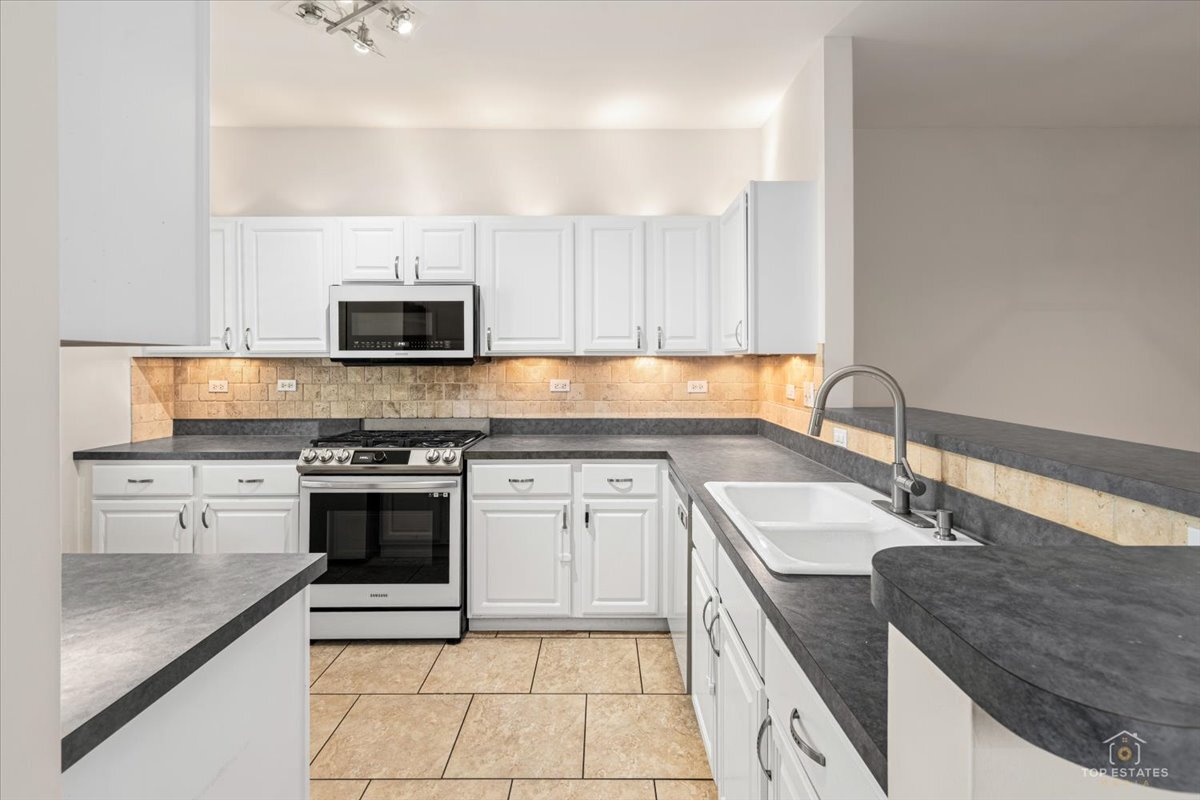 642 West Moreland Avenue Addison, IL 60101 - Photo 12 of 33