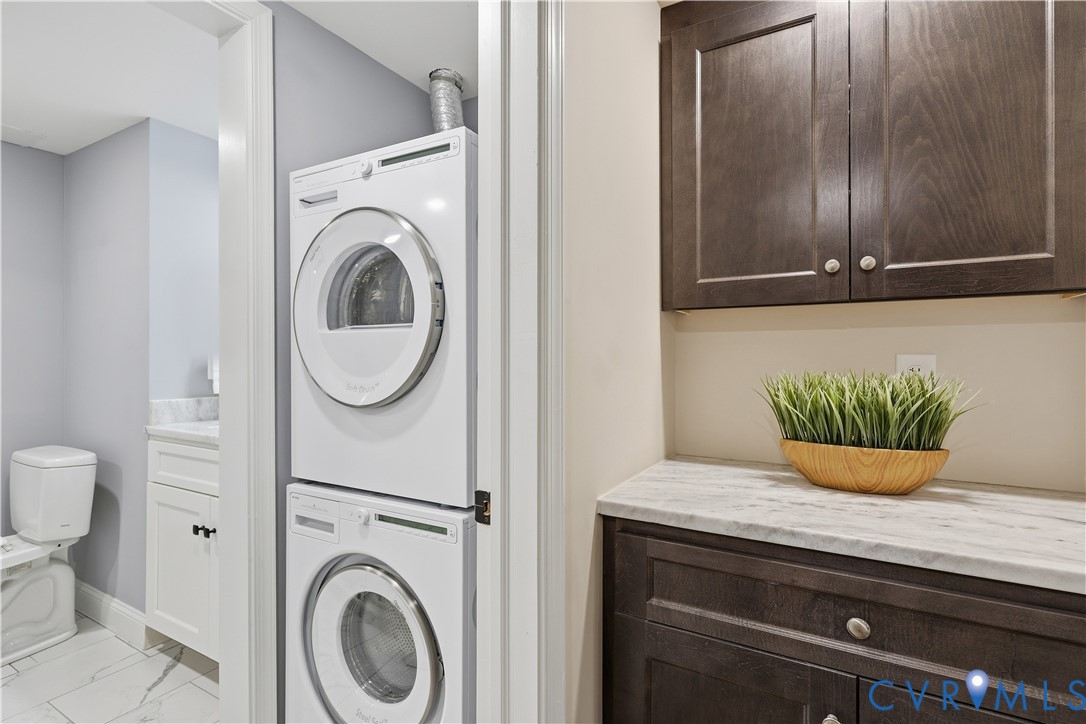 2956 Hathaway Road, Unit 609 Richmond, VA 23225 - Photo 12 of 32 a living room with a sink and a washer dryer