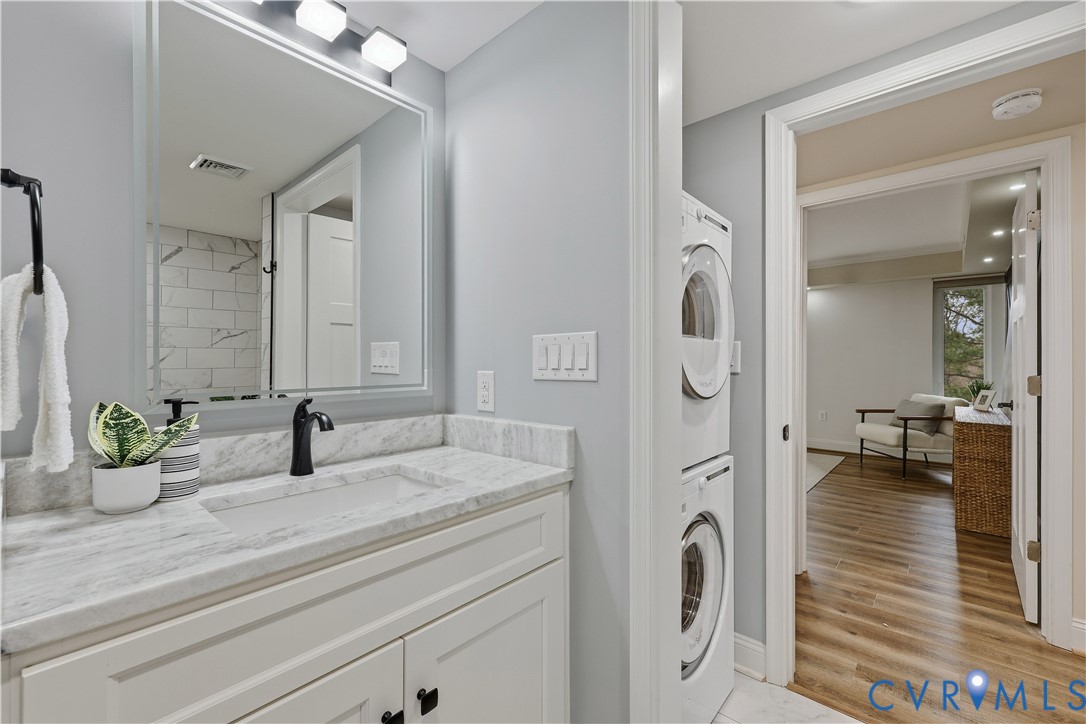 2956 Hathaway Road, Unit 609 Richmond, VA 23225 - Photo 13 of 32 a en suite bathroom with a granite countertop sink and a mirror