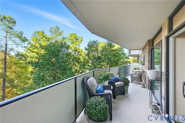 $325,000 | 2956 Hathaway Road, Unit 609, Richmond, VA 23225