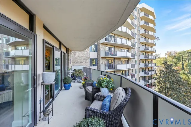 $325,000 | 2956 Hathaway Road, Unit 609, Richmond, VA 23225