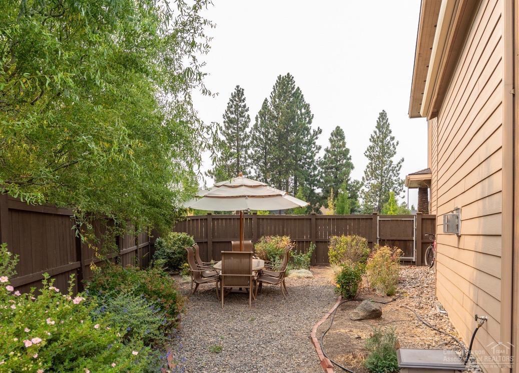 61118 Aspen Rim Lane Bend, OR 97702 - Photo 22 of 25 Very private side yard with natural land