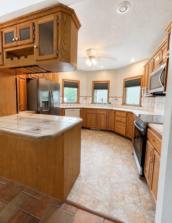 44 Pine Hill Road Worcester, MA 01604 - Photo 4 of 15
