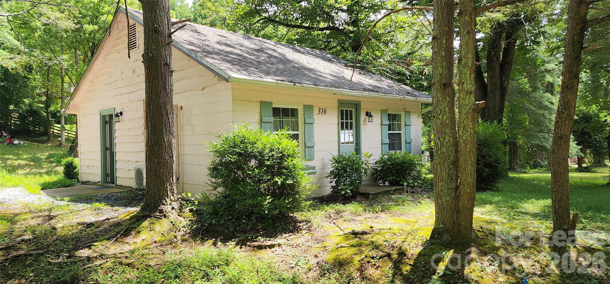 316 Warrior Mountain Road Tryon, NC 28782 - Photo 2 of 31