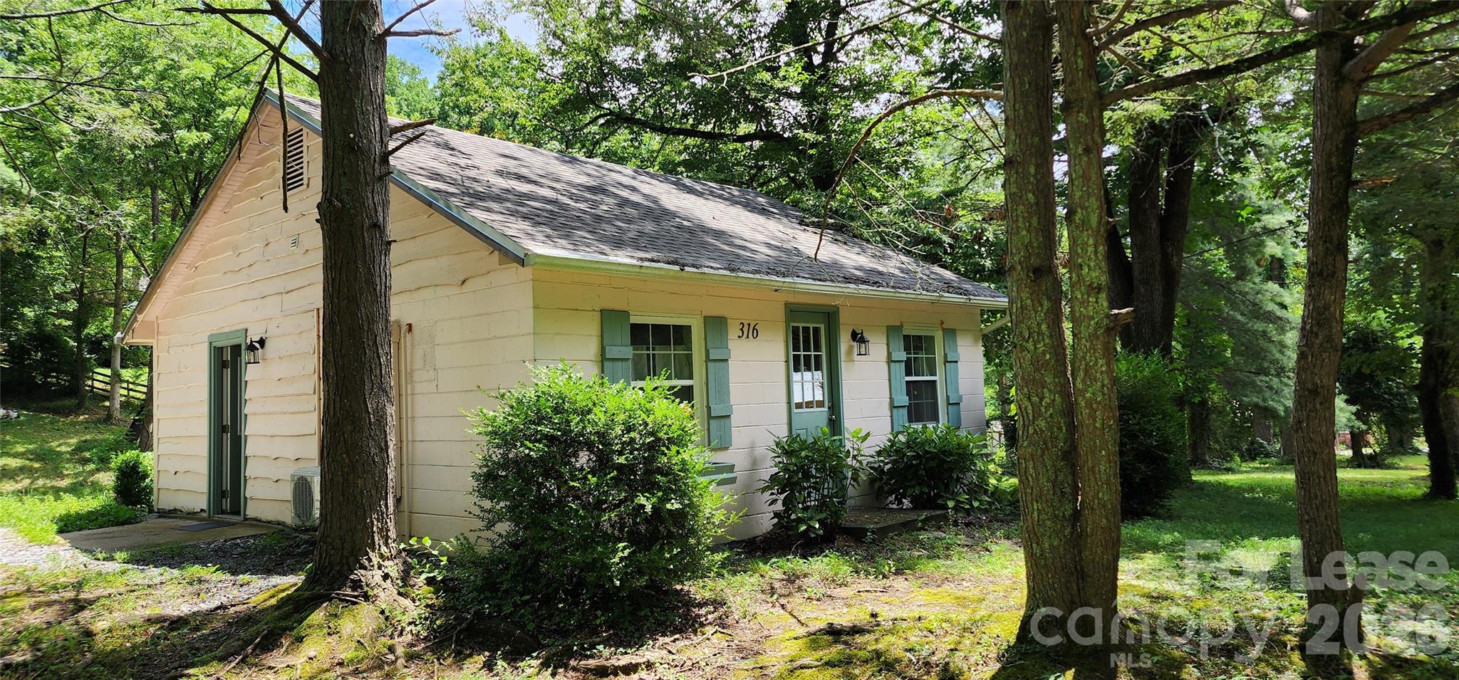 316 Warrior Mountain Road Tryon, NC 28782 - Photo 3 of 31
