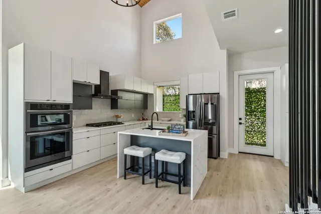 $530,000 | 2535 Mnr Hts Drive, San Antonio, TX 78231