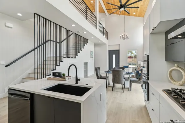 $530,000 | 2535 Mnr Hts Drive, San Antonio, TX 78231