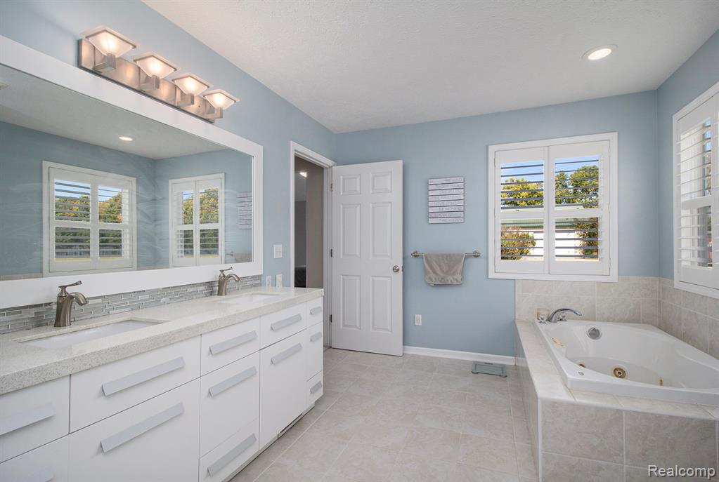 703 North Hughes Road Howell, MI 48843 - Photo 15 of 36