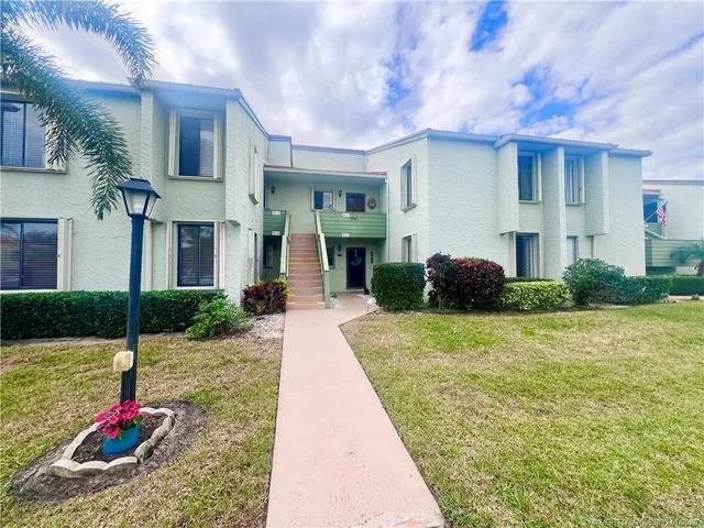 $220,000 | 5403 Southeast Miles Grant Road, Unit H111, Stuart, FL 34997