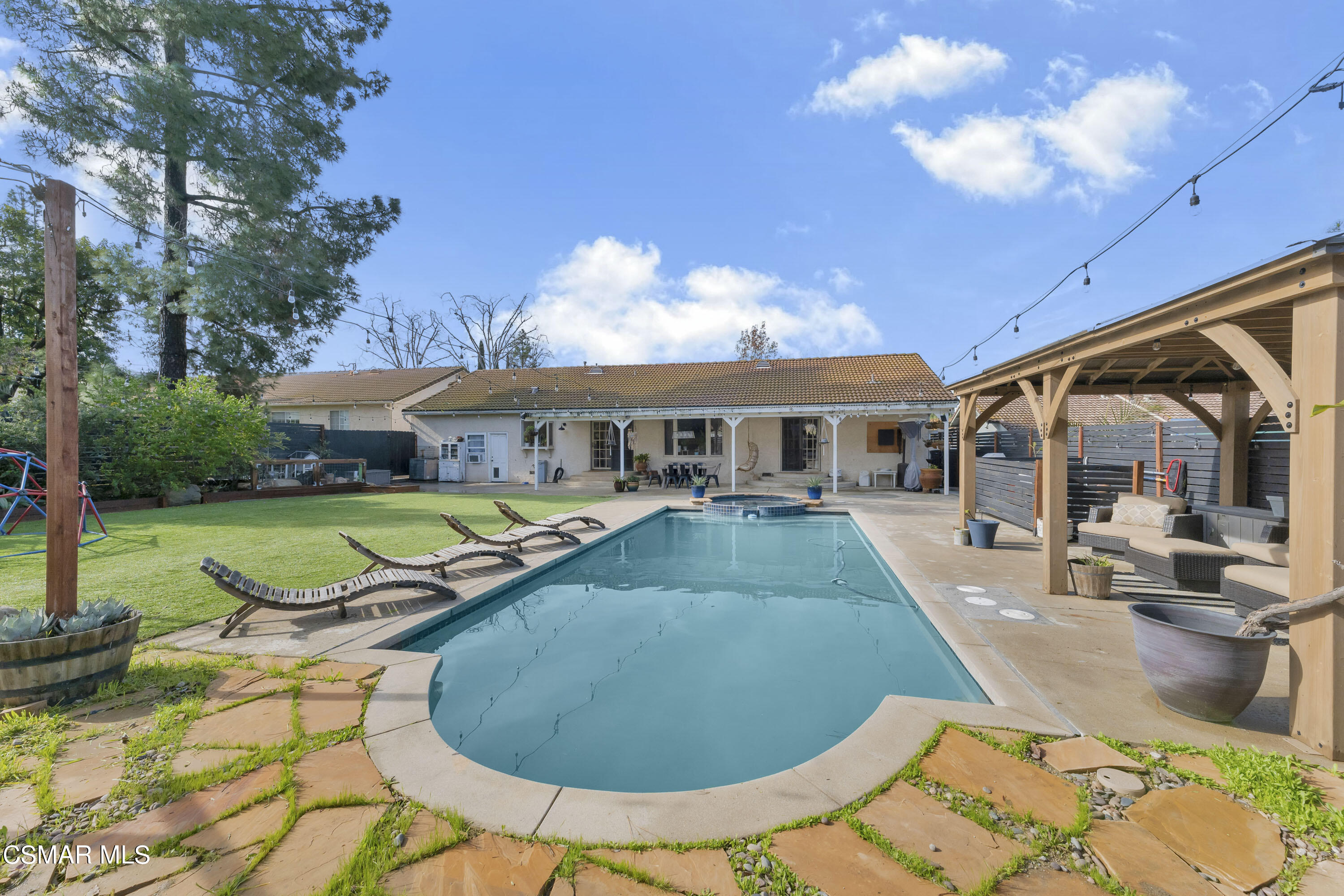 1065 Rambling Road Simi Valley, CA 93065 - Photo 19 of 54 1065 Rambling Rd, Simi Valley - HsHProd-