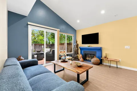 $1,249,900 | 2033 Shadytree Lane, Encinitas, CA 92024