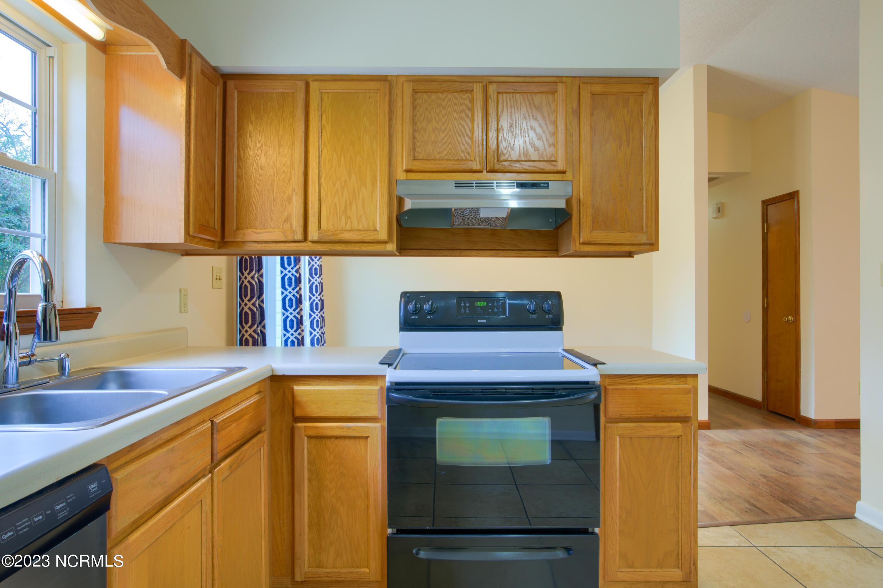 327 Steller Road Jacksonville, NC 28540 - Photo 9 of 24 327 Steller - Interior_16