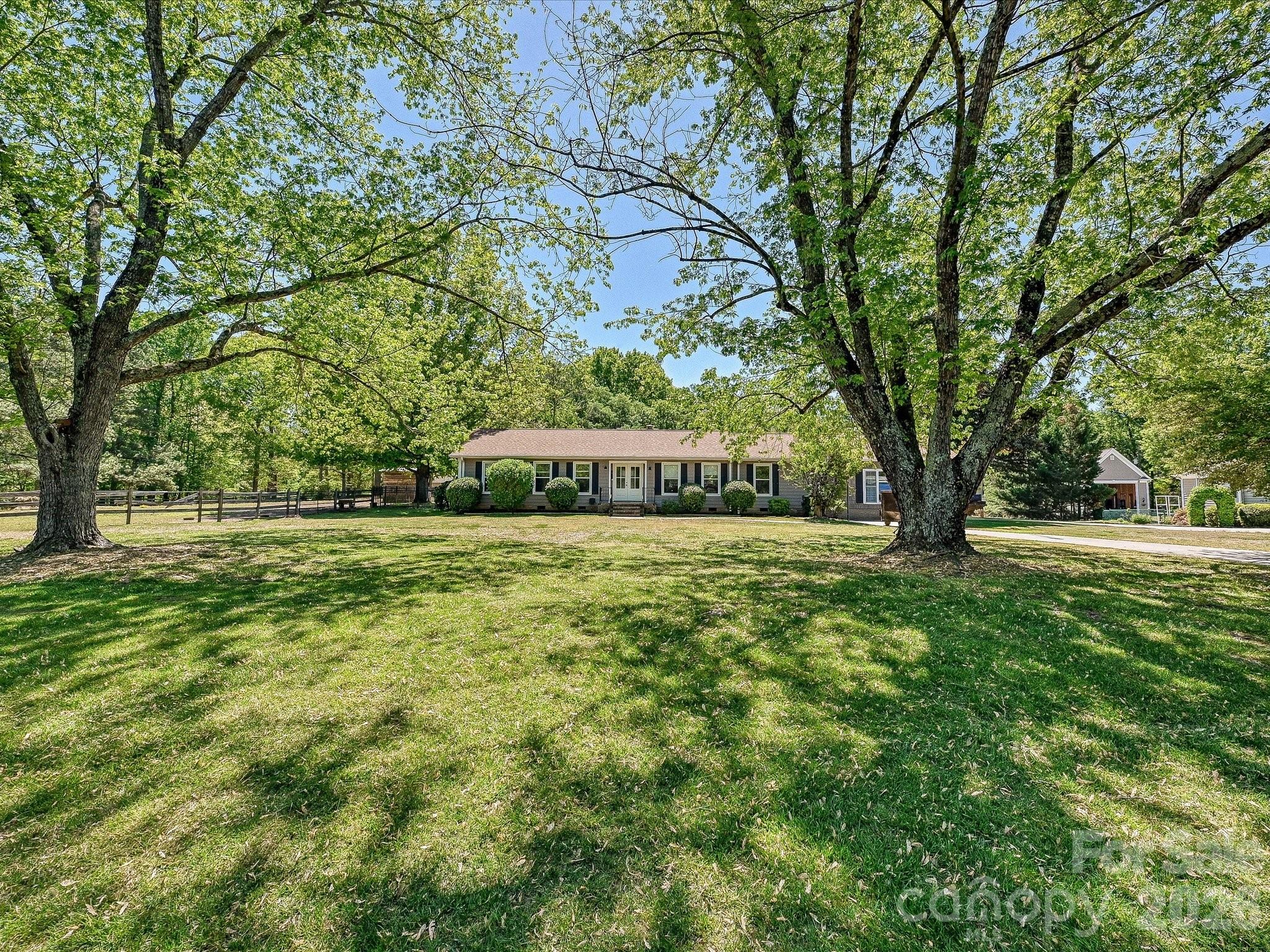 9850 Black Horse Run Road Fort Mill, SC 29707 - Photo 3 of 39