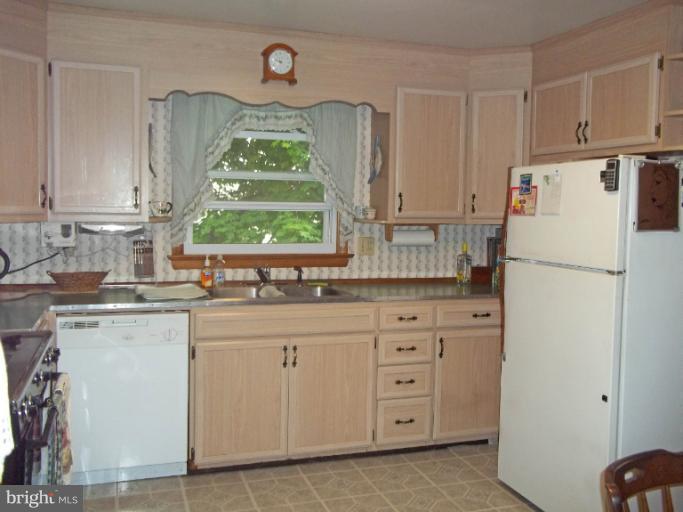 2417 Hampstead Mexico Road Westminster, MD 21157 - Photo 15 of 24 Kitchen