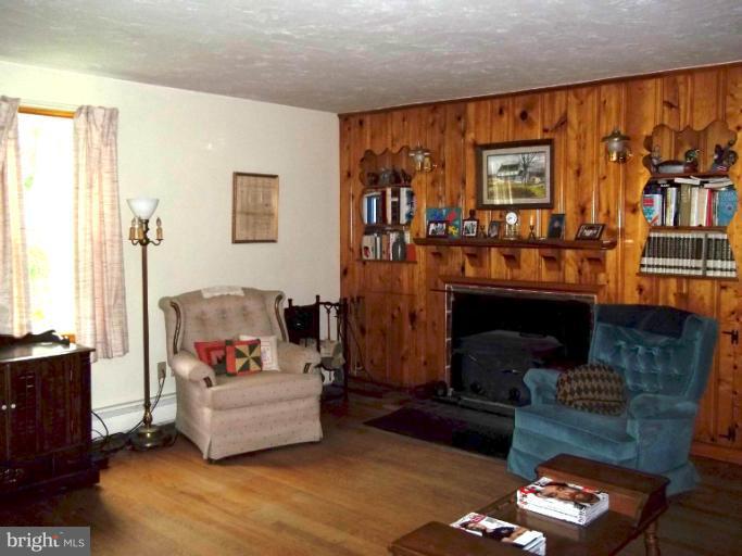 2417 Hampstead Mexico Road Westminster, MD 21157 - Photo 4 of 24 Living Room