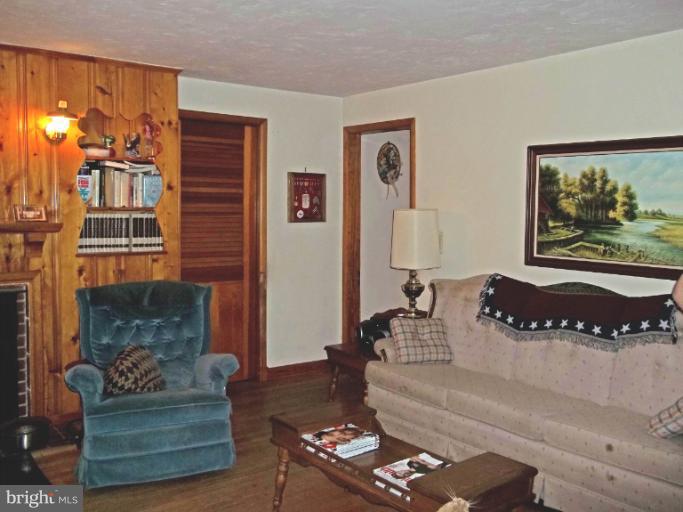 2417 Hampstead Mexico Road Westminster, MD 21157 - Photo 9 of 24 Living Room