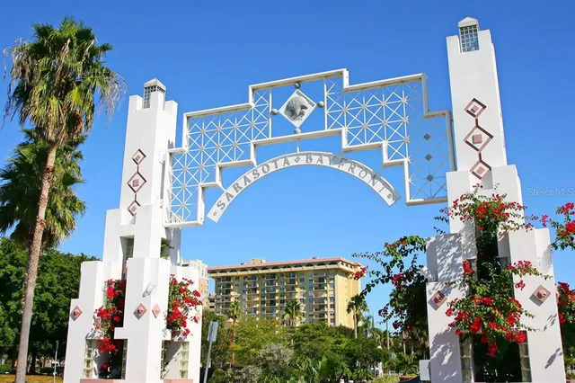 $750,000 | 750 North Tamiami Trail, Unit PH2, Sarasota, FL 34236