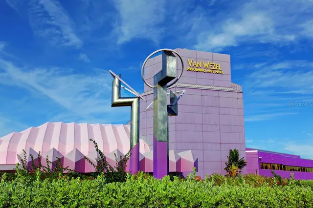 $750,000 | 750 North Tamiami Trail, Unit PH2, Sarasota, FL 34236