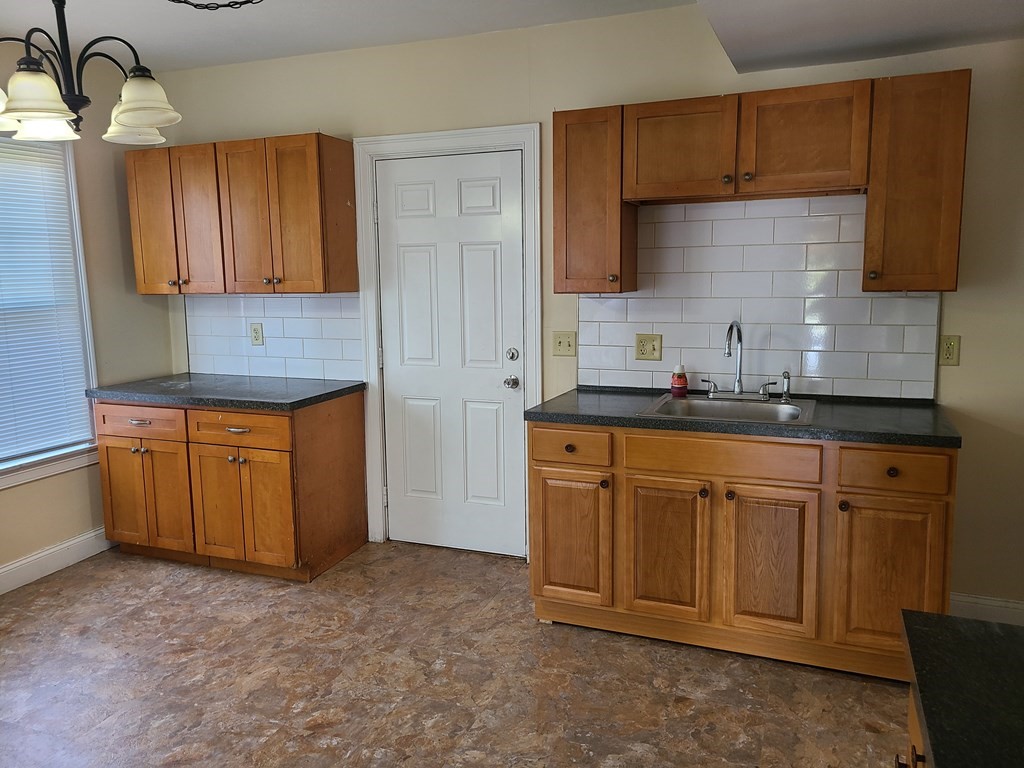 311 Hancock Street Springfield, MA 01105 - Photo 8 of 12 Gallery Image 8