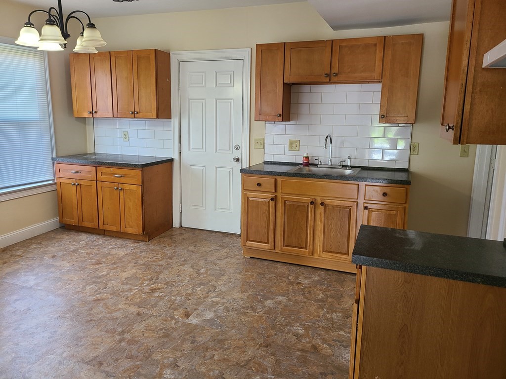 311 Hancock Street Springfield, MA 01105 - Photo 10 of 12 Gallery Image 10