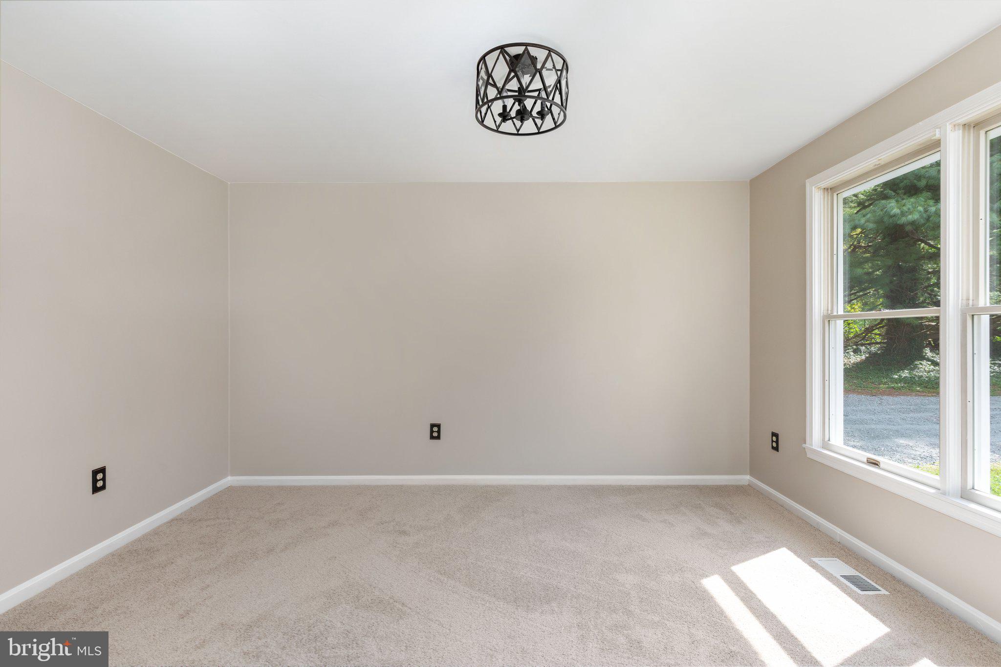 17586 Evers Court Hamilton, VA 20158 - Photo 15 of 53 Separate Dining Room