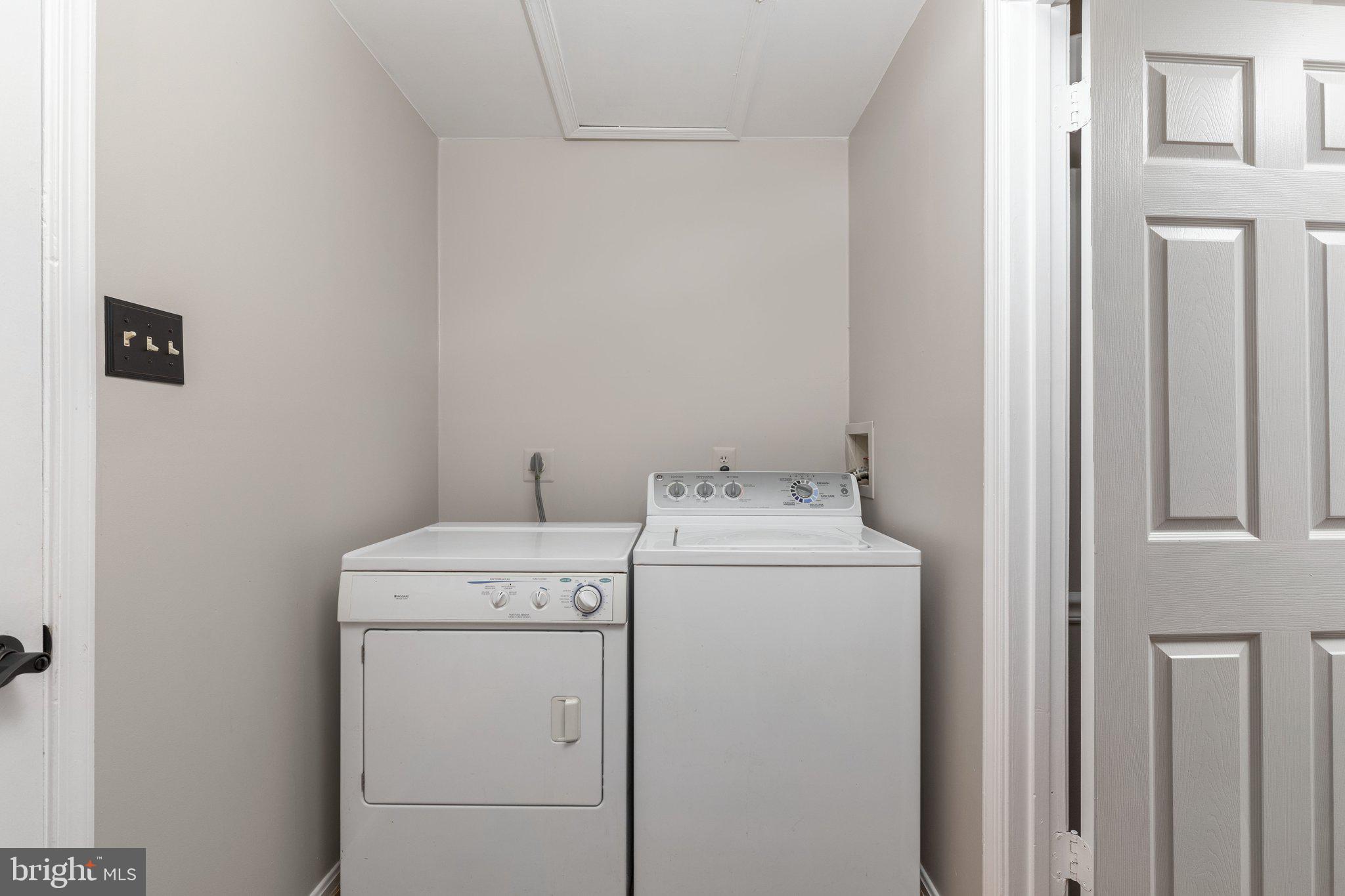 17586 Evers Court Hamilton, VA 20158 - Photo 18 of 53 Washer and Dryer On Main Level