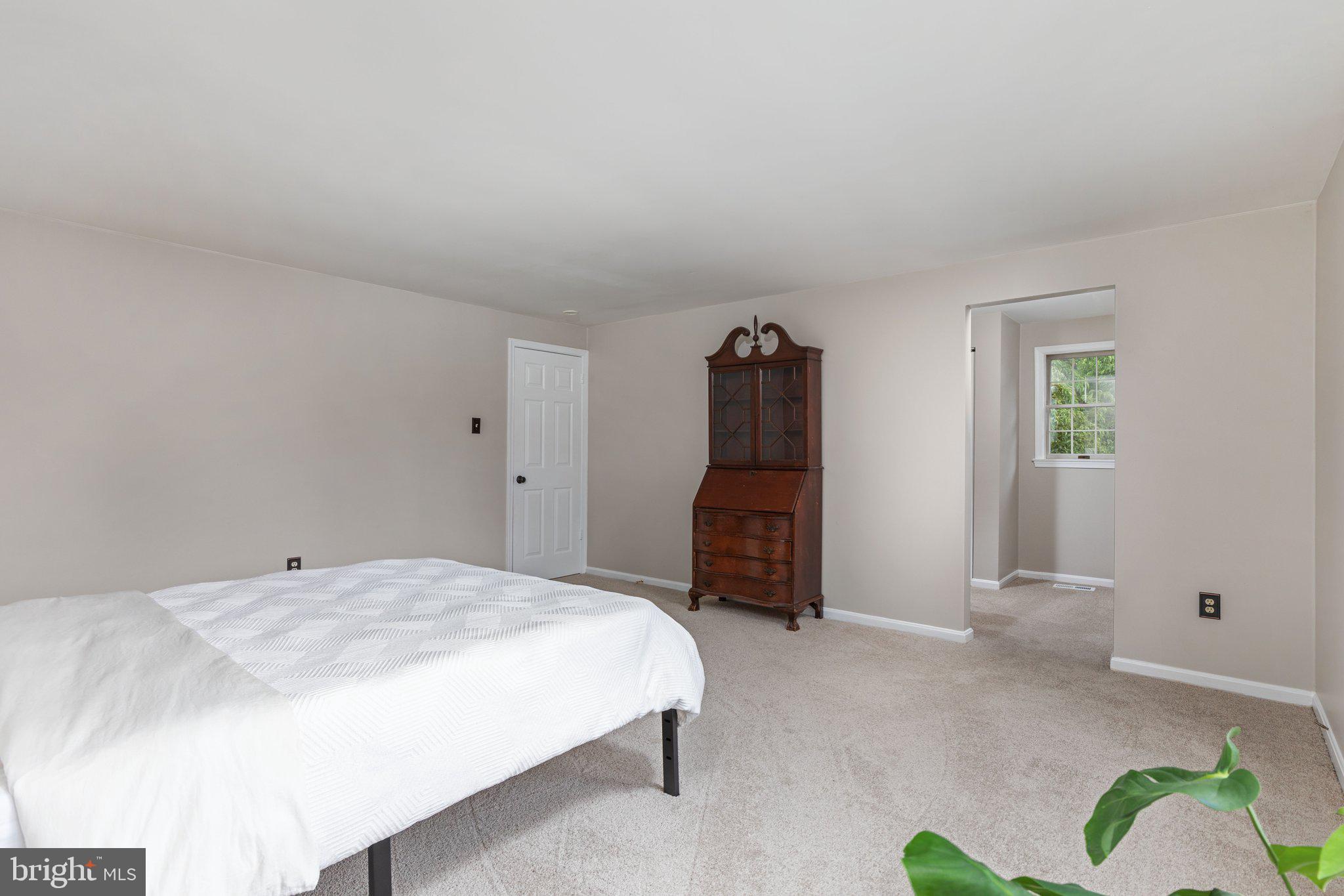 17586 Evers Court Hamilton, VA 20158 - Photo 21 of 53 Large Primary Bedroom