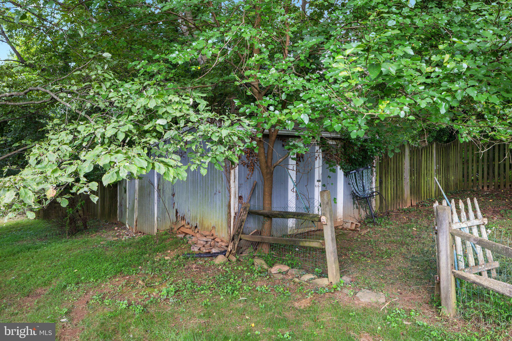 17586 Evers Court Hamilton, VA 20158 - Photo 36 of 53 Shed/Garden Area