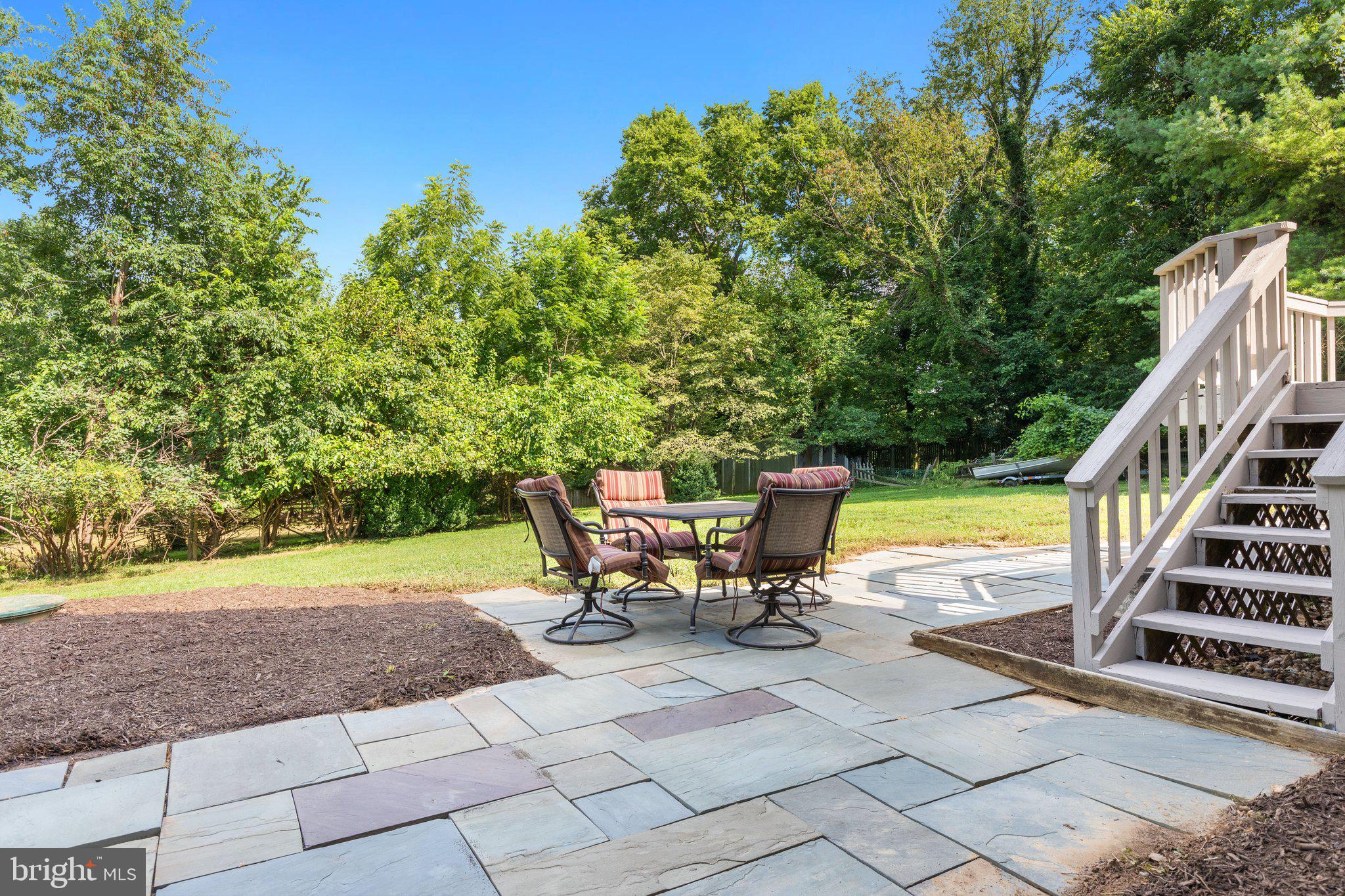 17586 Evers Court Hamilton, VA 20158 - Photo 4 of 53 Privacy/Large Patio