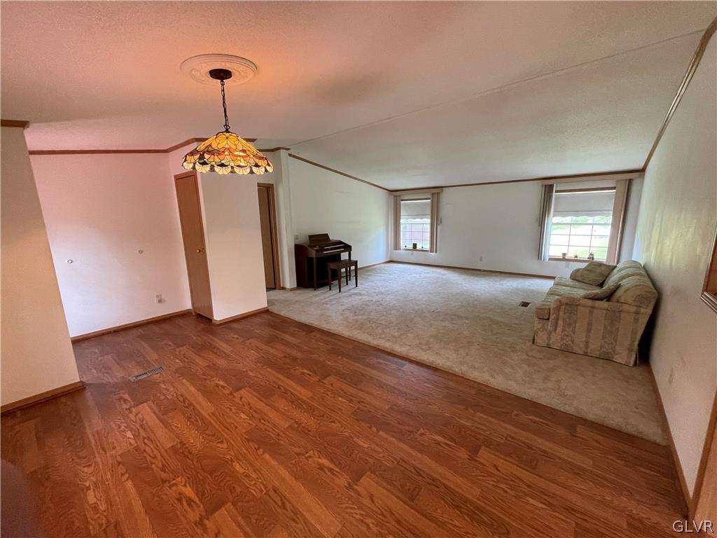 8144 County Bridge Road Slatington, PA 18080 - Photo 5 of 25 Gallery Image 5