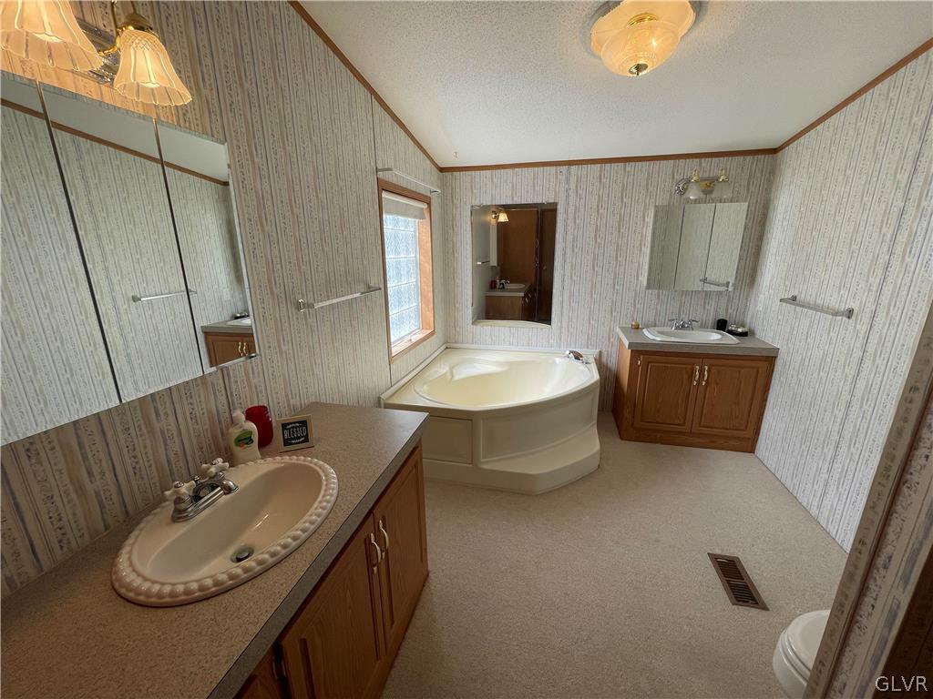 8144 County Bridge Road Slatington, PA 18080 - Photo 10 of 25 Gallery Image 10