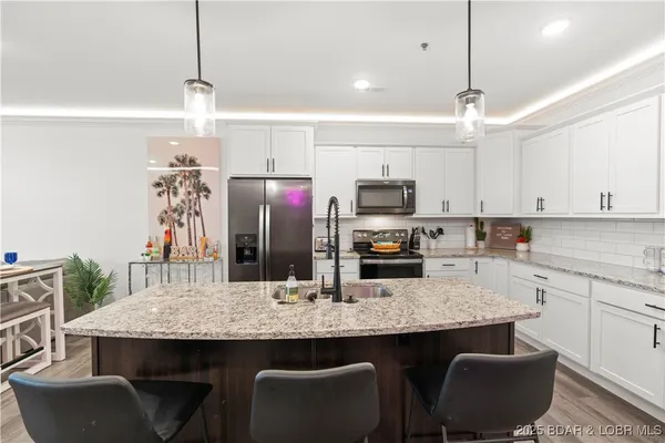 $650,000 | 1065 Topsider Lane, Unit 408, Osage Beach, MO 65065