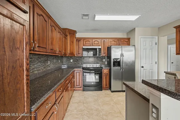 $379,000 | 13245 Braybourne Parkway, Olive Branch, MS 38654