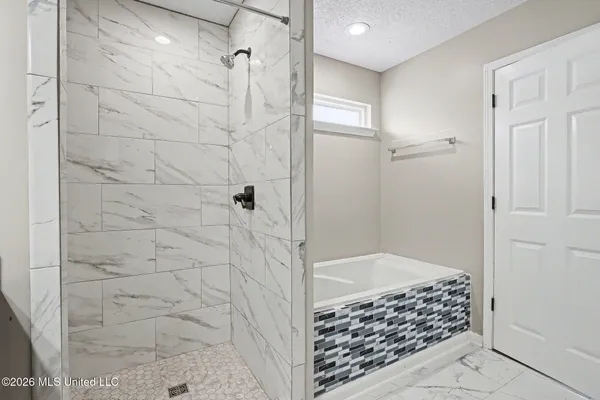 $379,000 | 13245 Braybourne Parkway, Olive Branch, MS 38654