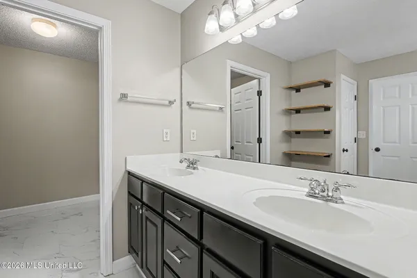 $379,000 | 13245 Braybourne Parkway, Olive Branch, MS 38654