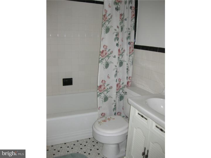 48 Woodlawn Road Warminster, PA 18974 - Photo 14 of 18 Bathroom