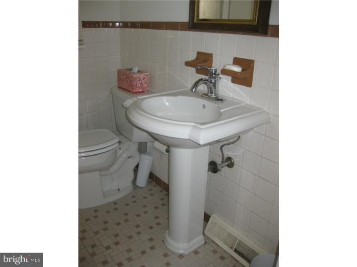 48 Woodlawn Road Warminster, PA 18974 - Photo 10 of 18 Bathroom