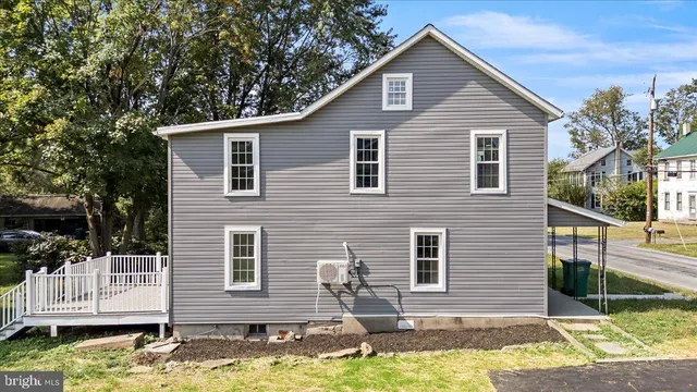 a front view of house with yard