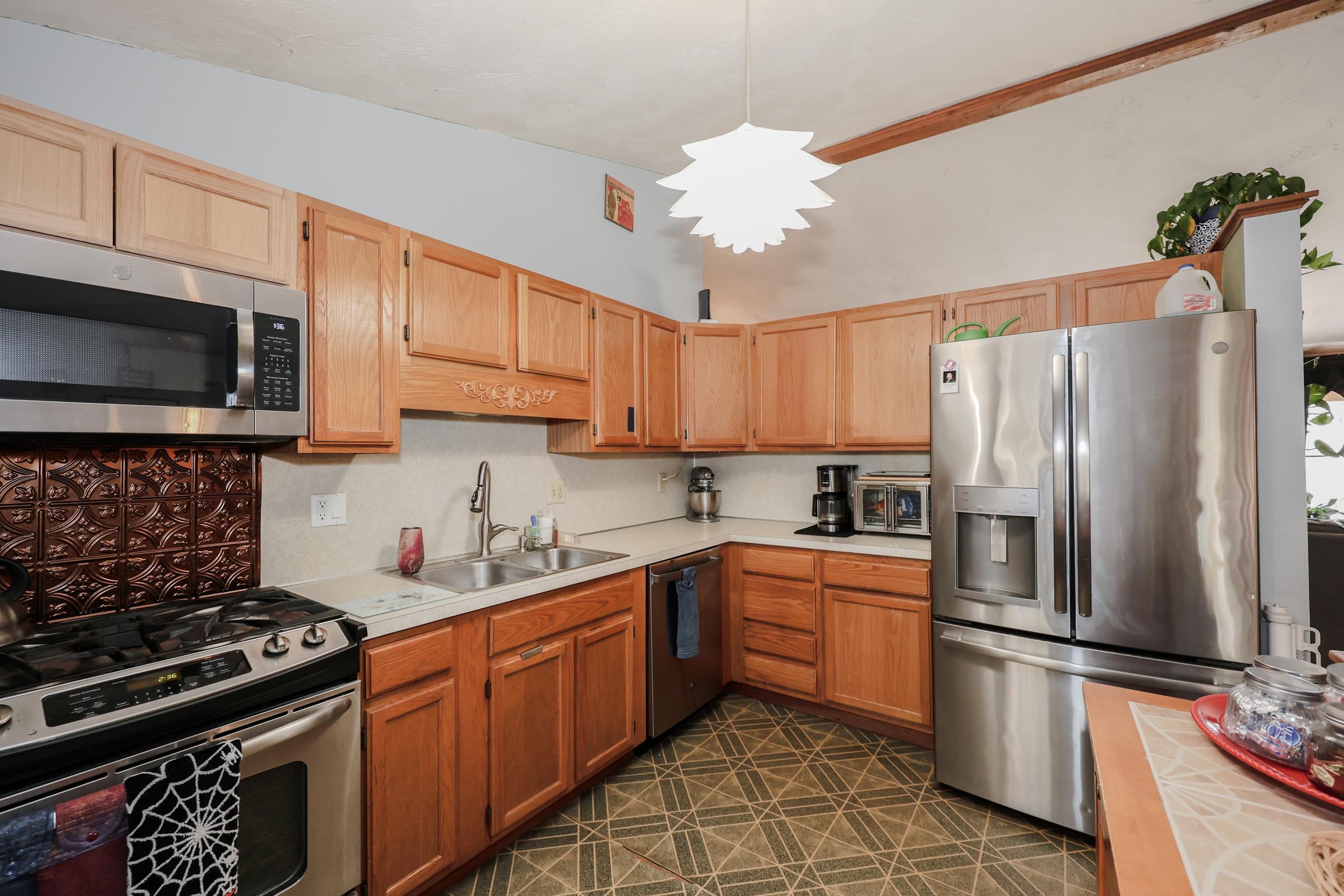 37 Larch Road Milford, NH 03055 - Photo 3 of 39 Gallery Image 3