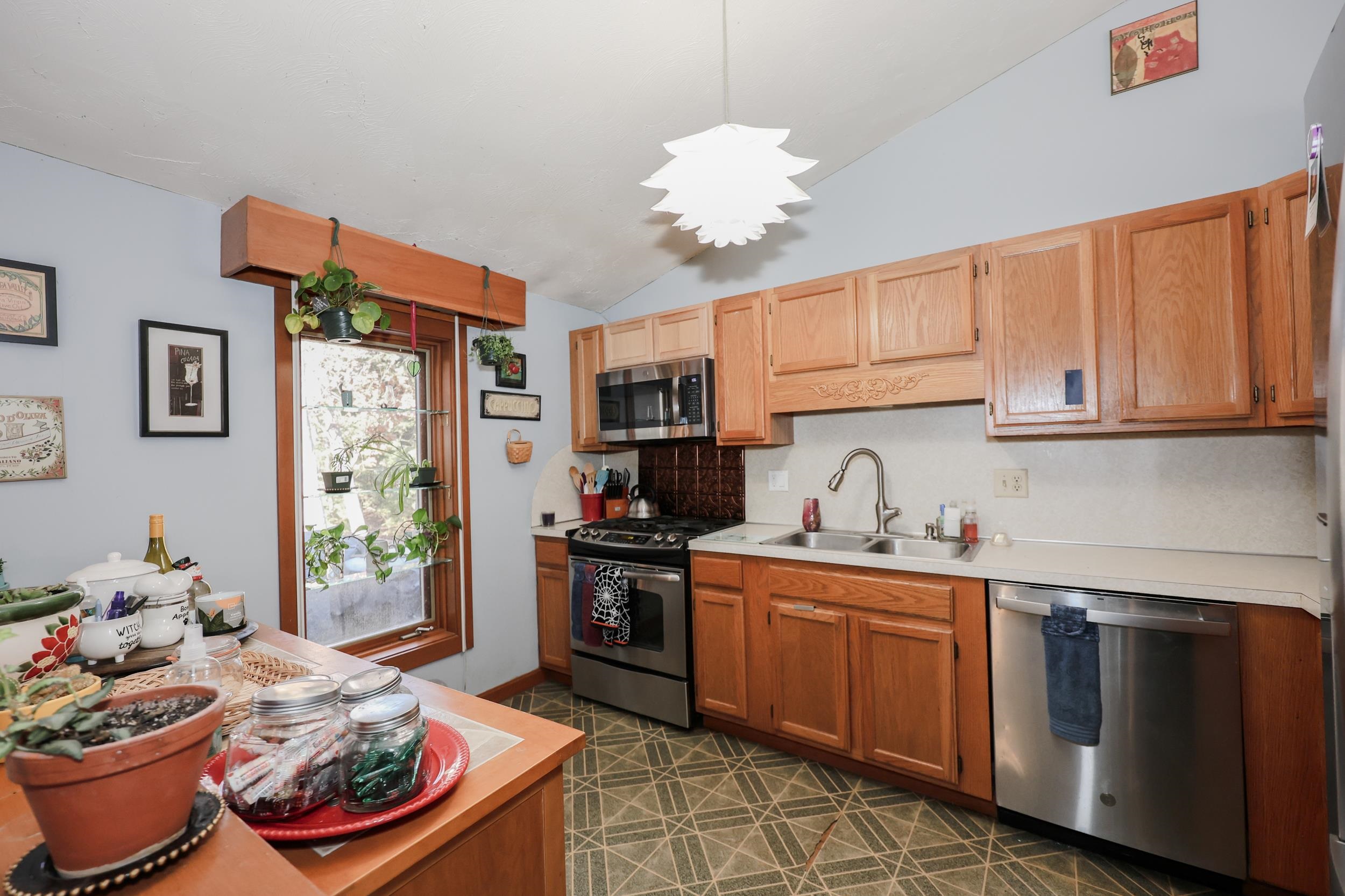 37 Larch Road Milford, NH 03055 - Photo 6 of 39 Gallery Image 6