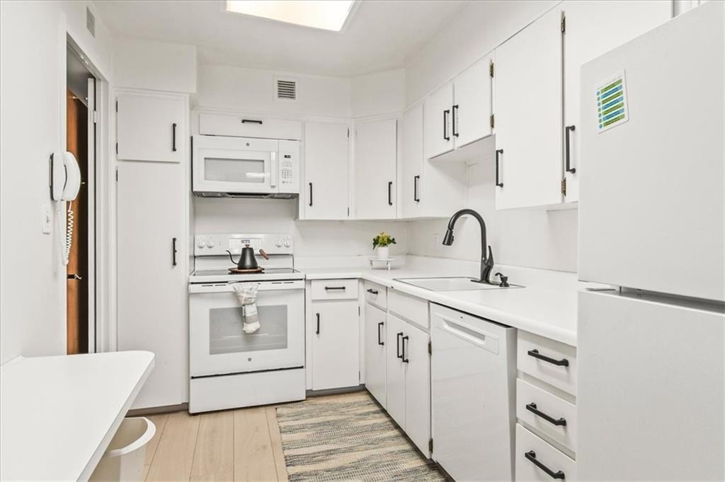 4545 Wornall Road, Unit 400 Kansas City, MO 64111 - Photo 8 of 13