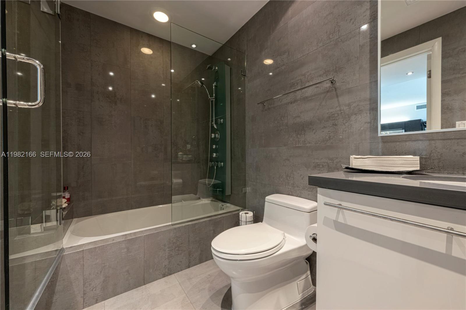 90 Southwest 3rd Street, Unit 2116 Miami, FL 33130 - Photo 17 of 31