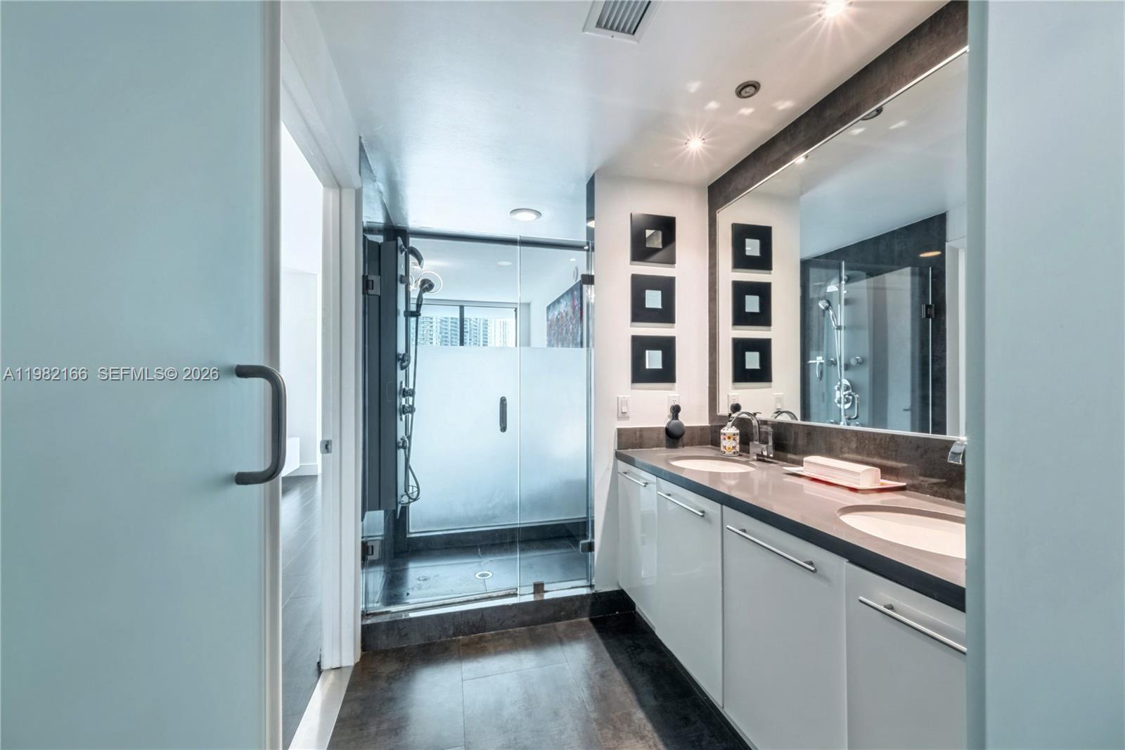 90 Southwest 3rd Street, Unit 2116 Miami, FL 33130 - Photo 18 of 31