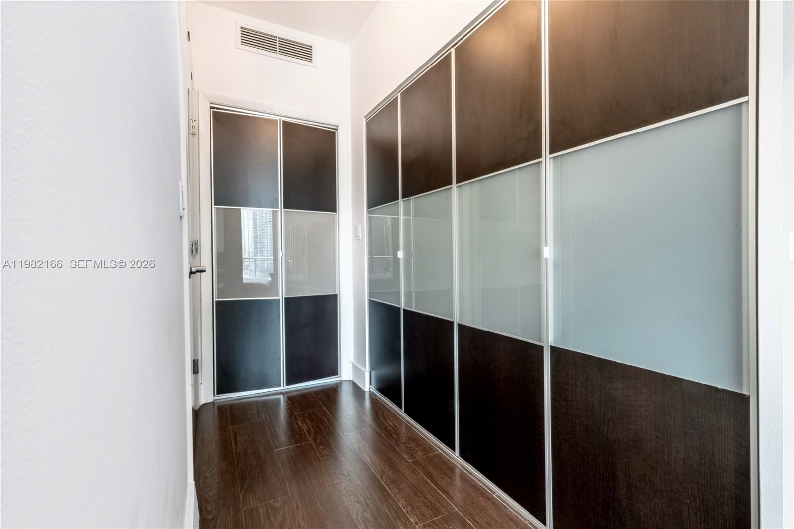 90 Southwest 3rd Street, Unit 2116 Miami, FL 33130 - Photo 9 of 31