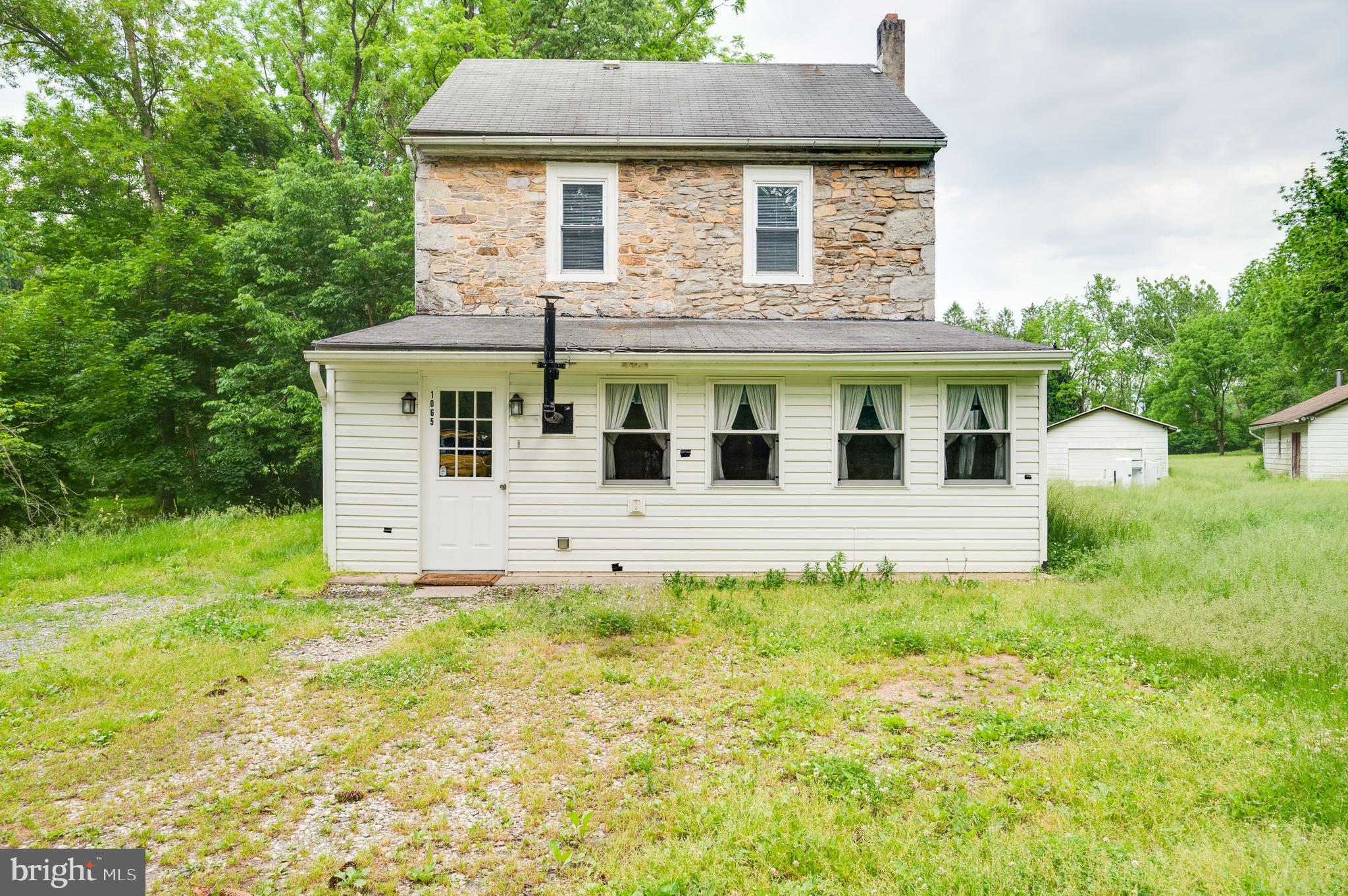 1065 Washington Road Reading, PA 19605 - Photo 1 of 27 Gallery Image 1
