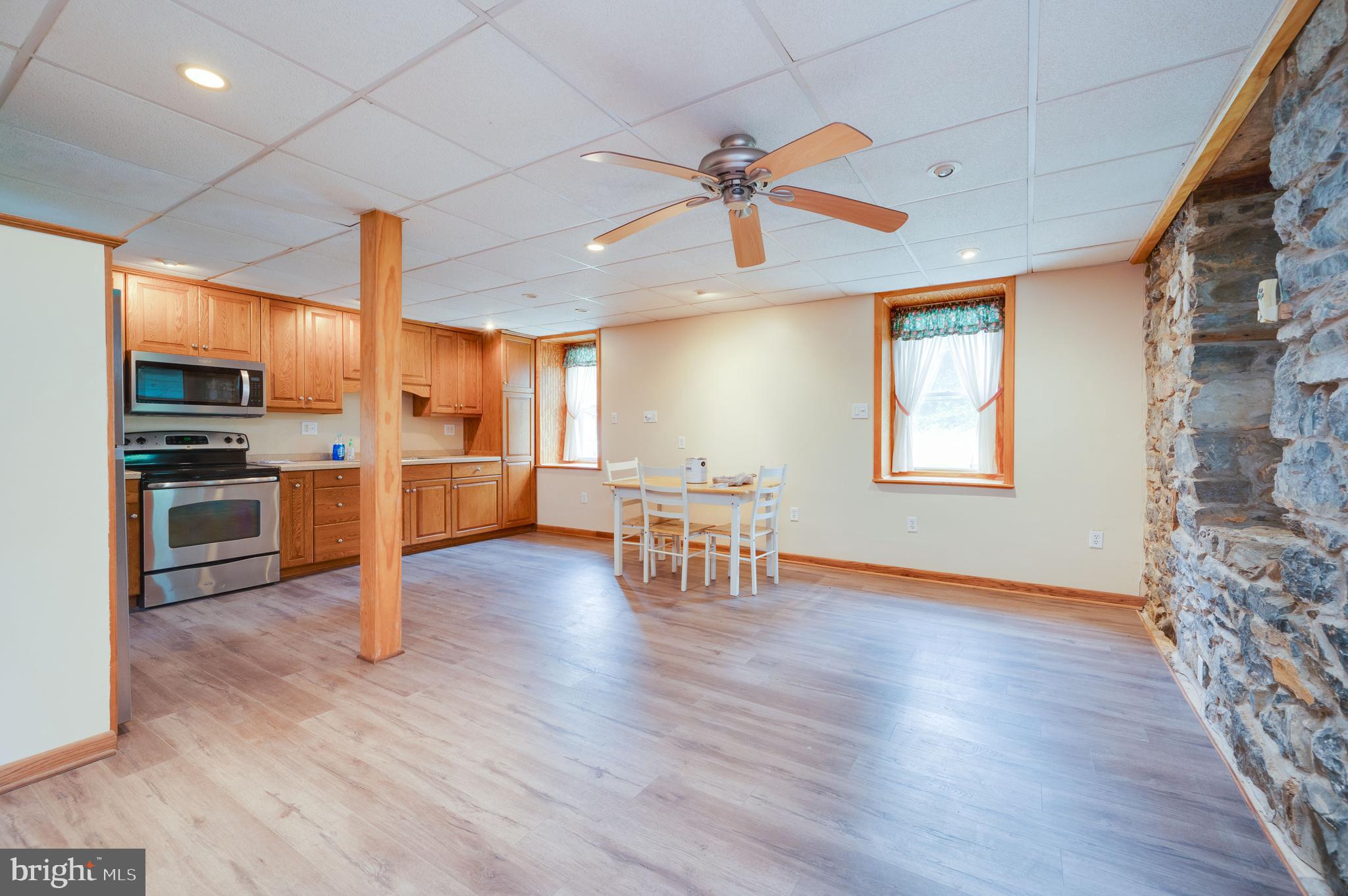 1065 Washington Road Reading, PA 19605 - Photo 10 of 27 Gallery Image 10
