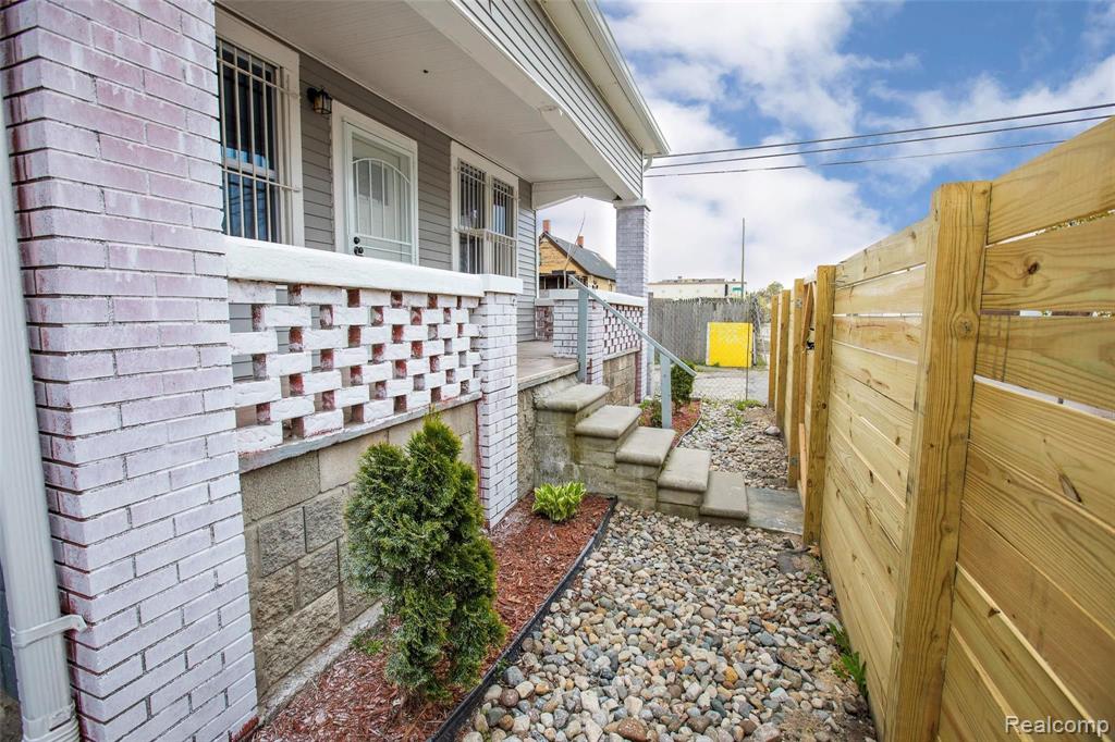 4825 Brandon Street Detroit, MI 48209 - Photo 4 of 25