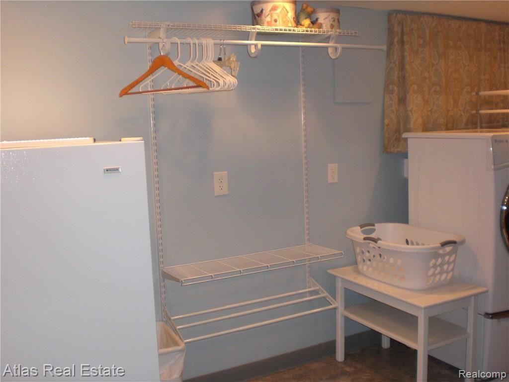 8042 Burleigh Road Grand Blanc, MI 48439 - Photo 33 of 57 8042Burleigh Grand Blanc (38).JPG